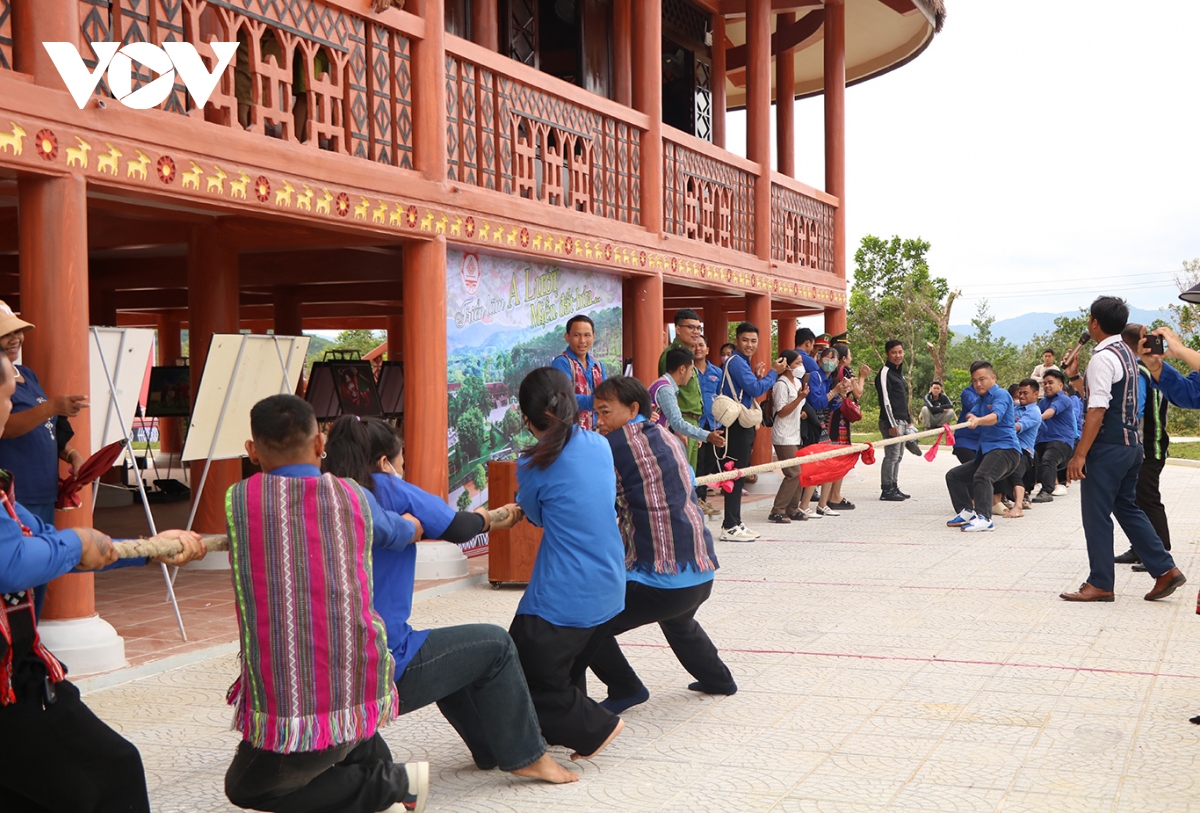 Doc dao ngoi lang van hoa chung cua dong bao vung cao thua thien hue hinh anh 10