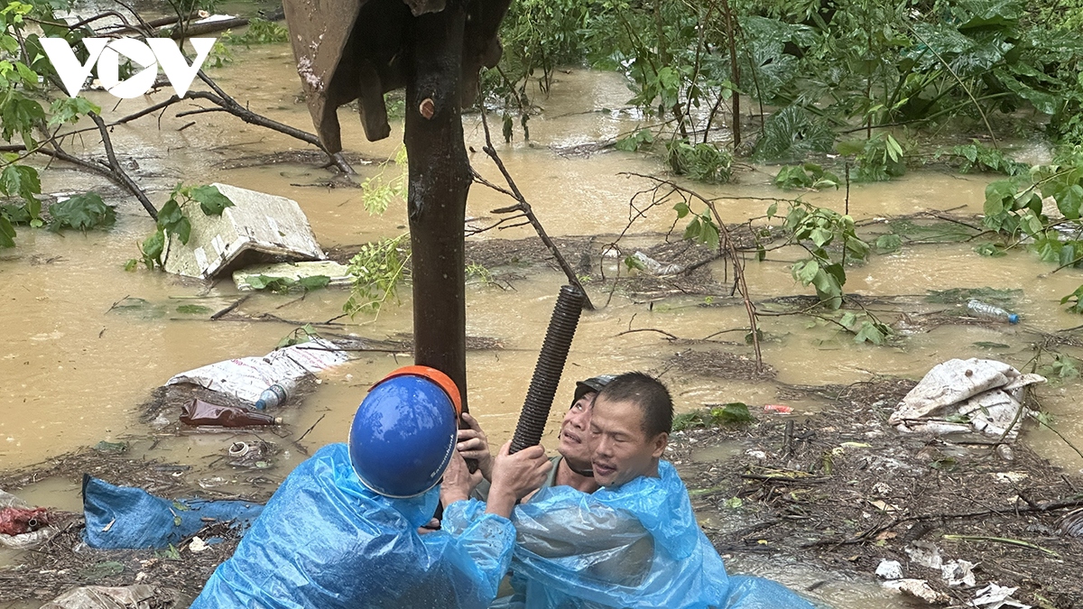 Chủ tịch UBND Hà Nội yêu cầu tập trung khắc phục hậu quả bão số 3 và mưa lũ sau bão