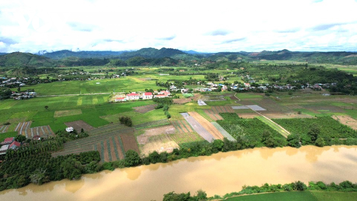 Các thuỷ điện trên sông Sêrêpốc chủ động xả tràn ứng phó với mưa lũ