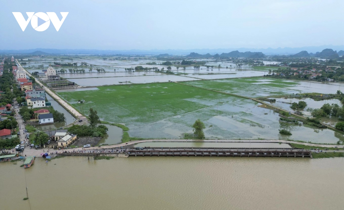 ninh binh chua phai xa tran tren song hoang long hinh anh 1