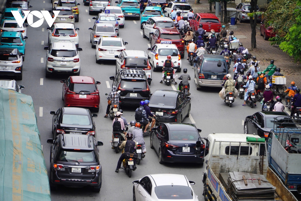 nguoi dan do ve ha noi sau ky nghi le 2 9, giao thong un tac cuc bo hinh anh 11