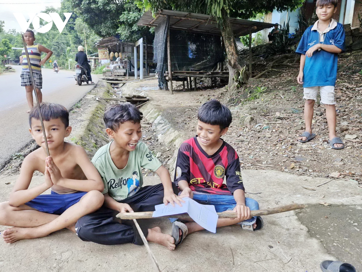 tet trung thu cua tre em vung cao quang nam hinh anh 1