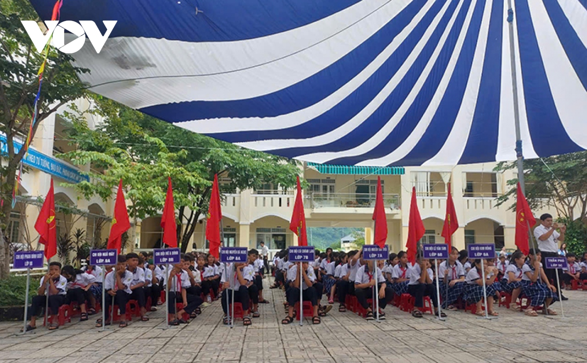 le khai giang nam hoc moi tai mien trung gon nhe, trang trong hinh anh 10