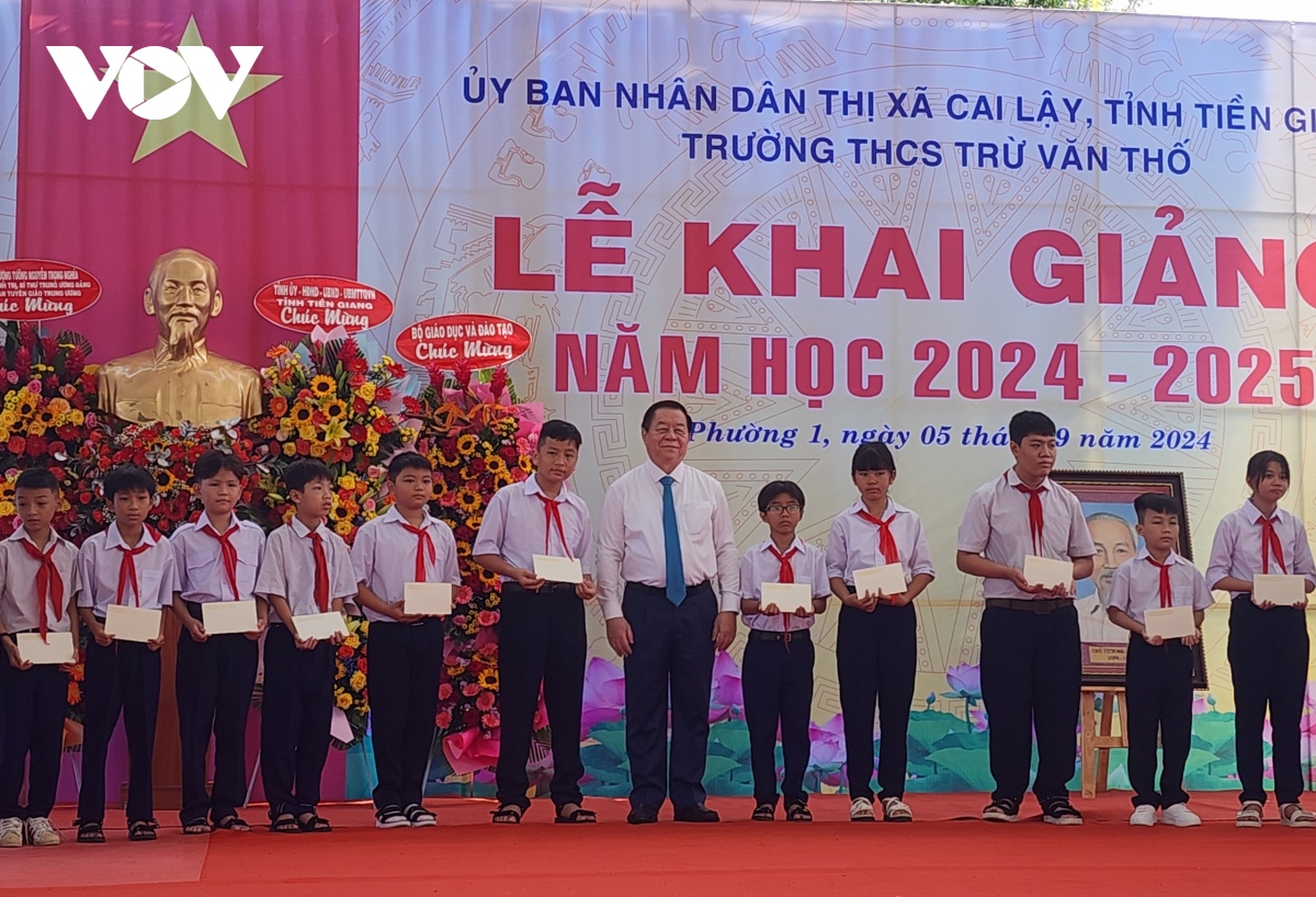 Ong nguyen trong nghia du le khai giang nam hoc moi tai tien giang hinh anh 5