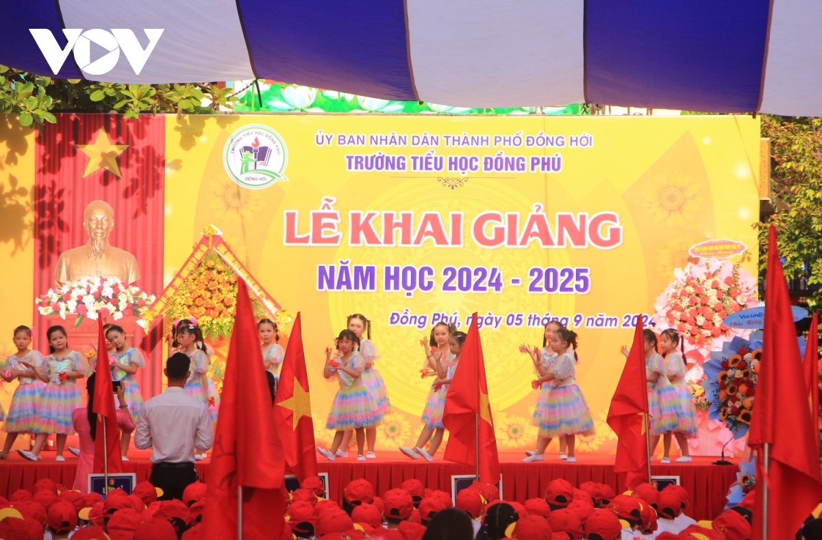 hoc sinh ca nuoc han hoan du le khai giang nam hoc moi 2024-2025 hinh anh 117