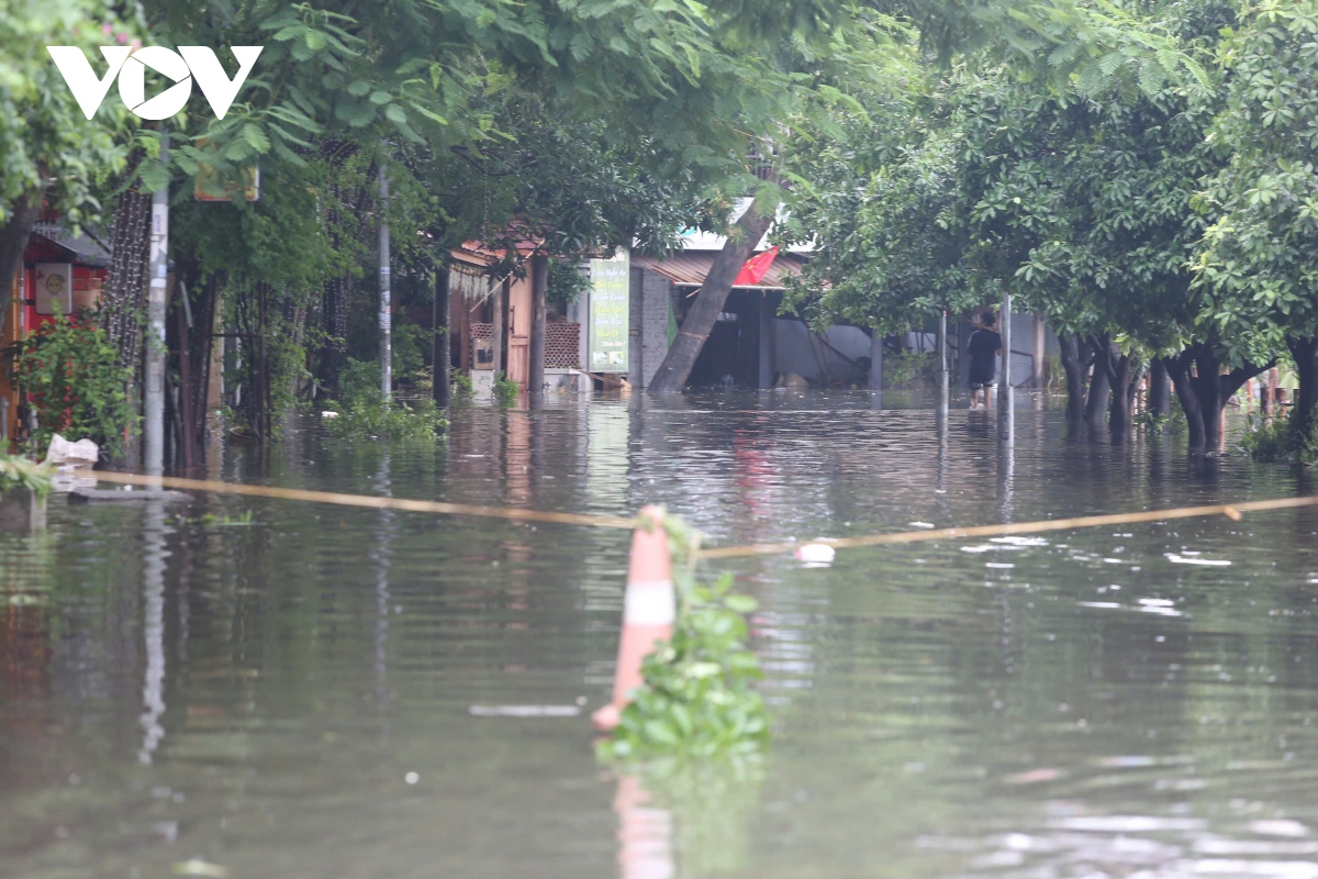 Duong xung quanh ho van quan, ho than tho ha noi ngap sau, giao thong te liet hinh anh 12