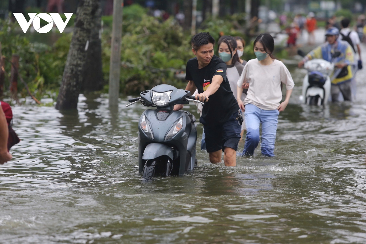 Duong xung quanh ho van quan, ho than tho ha noi ngap sau, giao thong te liet hinh anh 8