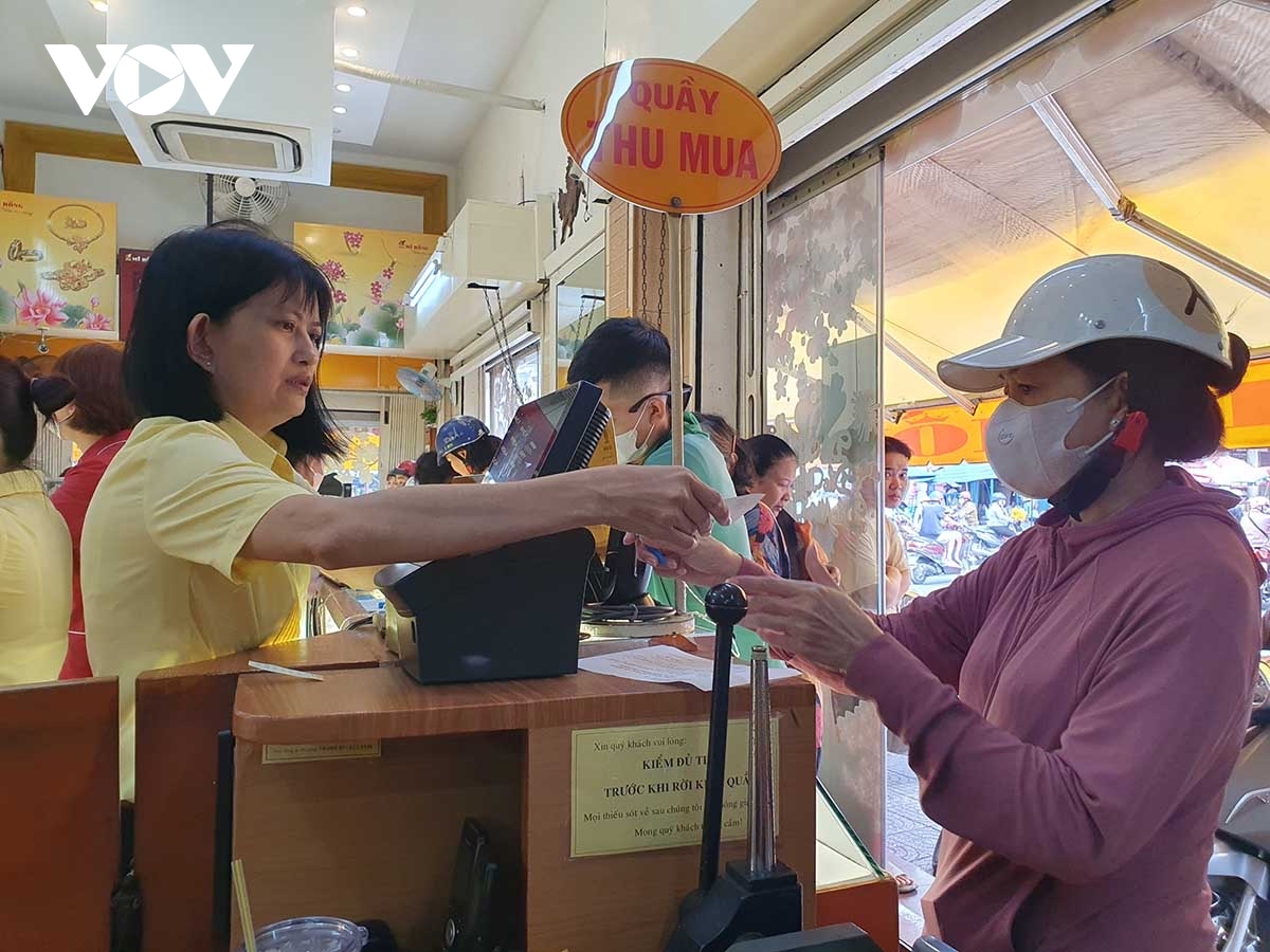 Nhiều thương hiệu vàng lớn không có nhẫn trơn để bán