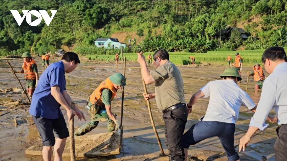 thu tuong pham minh chinh khong kim duoc nuoc mat khi den thon lang nu hinh anh 2