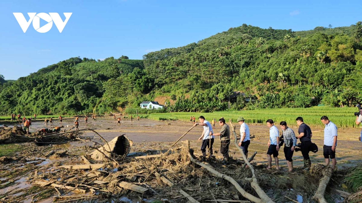 thu tuong pham minh chinh khong kim duoc nuoc mat khi den thon lang nu hinh anh 4