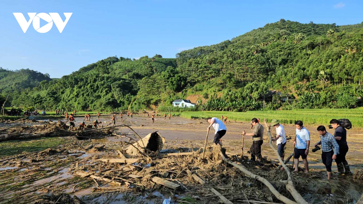 thu tuong pham minh chinh khong kim duoc nuoc mat khi den thon lang nu hinh anh 5