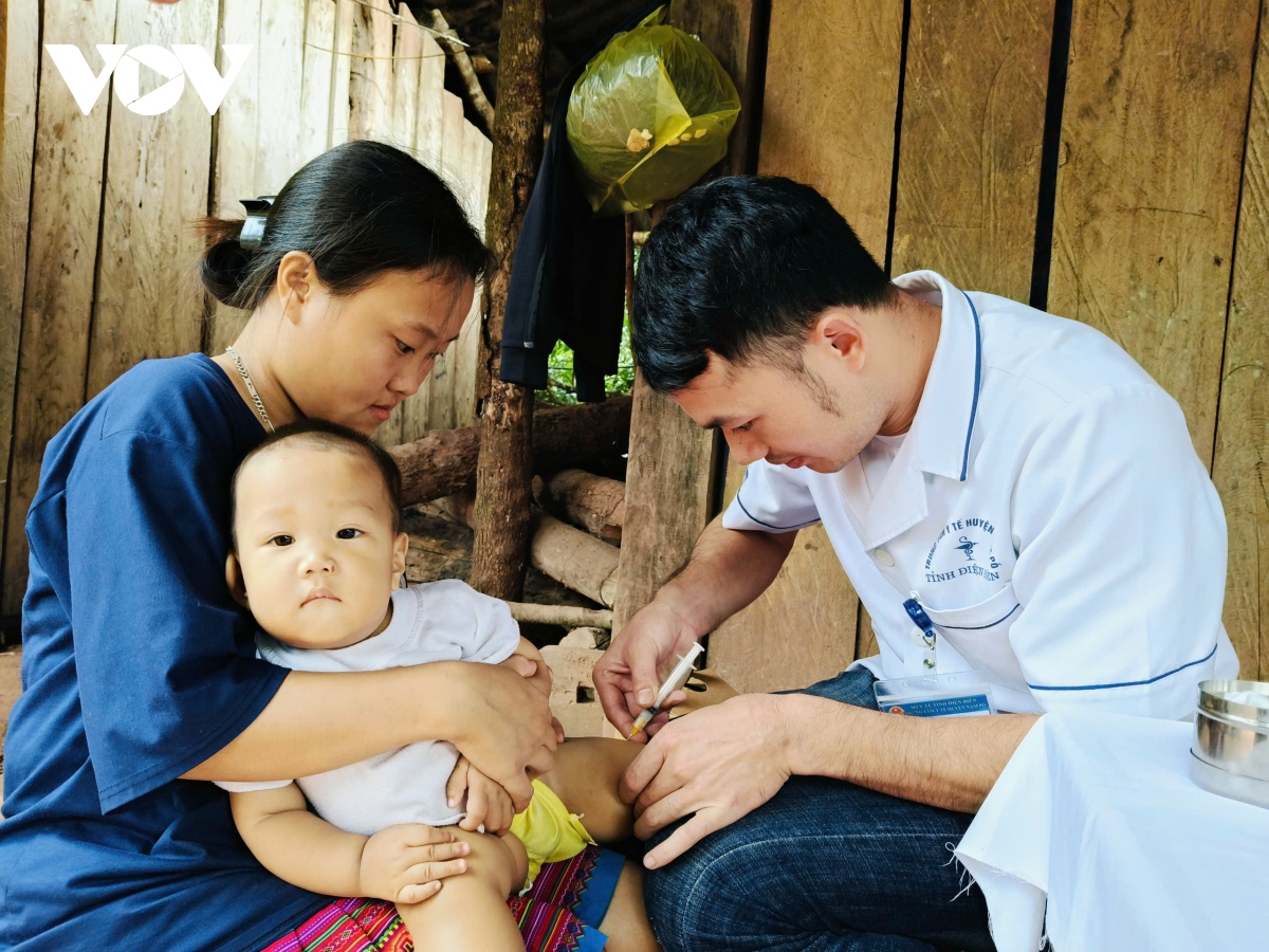 gian nan hanh trinh tiem chung o na co sa hinh anh 3