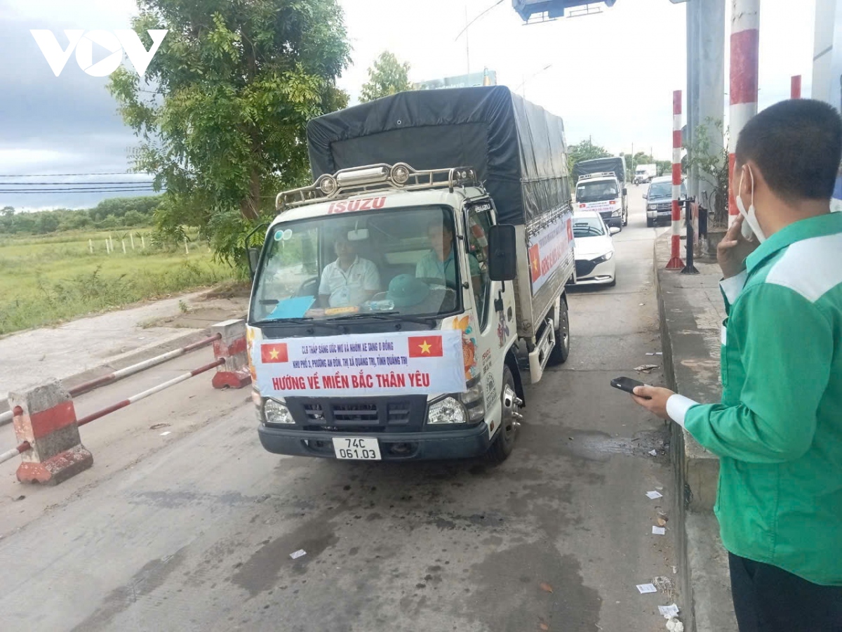 khong thu phi xe cho hang cuu tro bao lut khi qua tram hinh anh 1