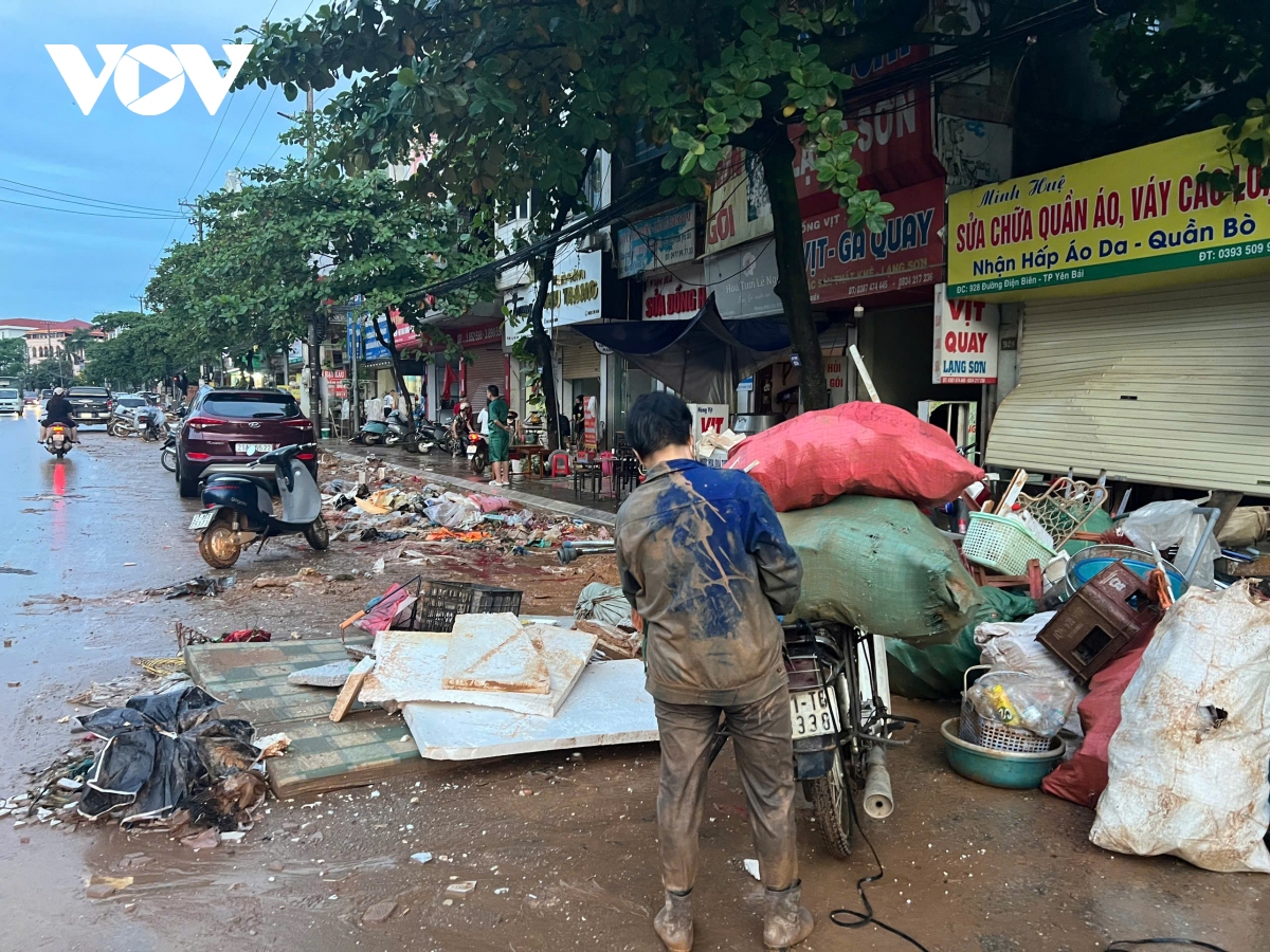 thanh pho yen bai ngap ngua bun, rac sau lu hinh anh 12