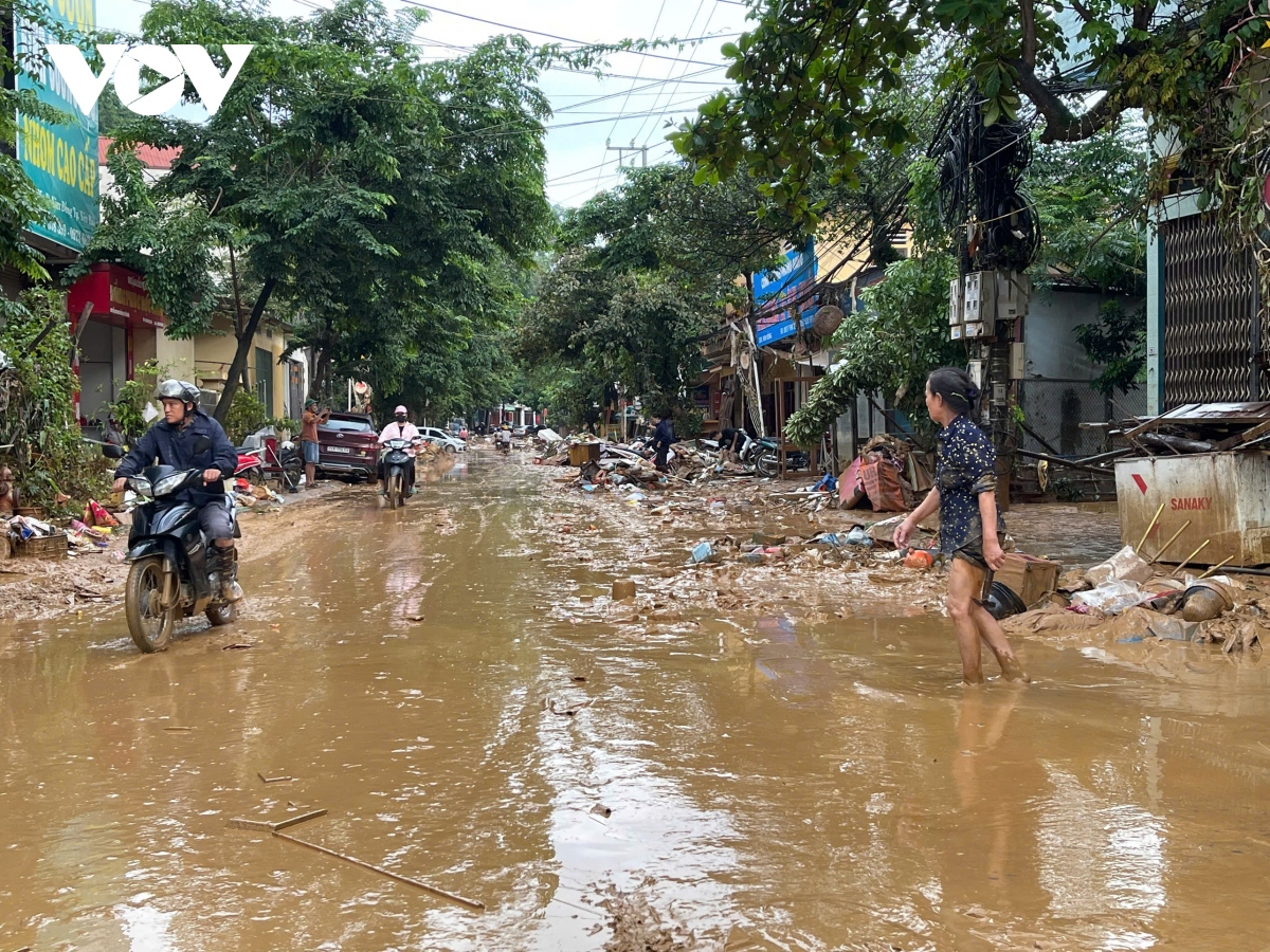 thanh pho yen bai ngap ngua bun, rac sau lu hinh anh 4