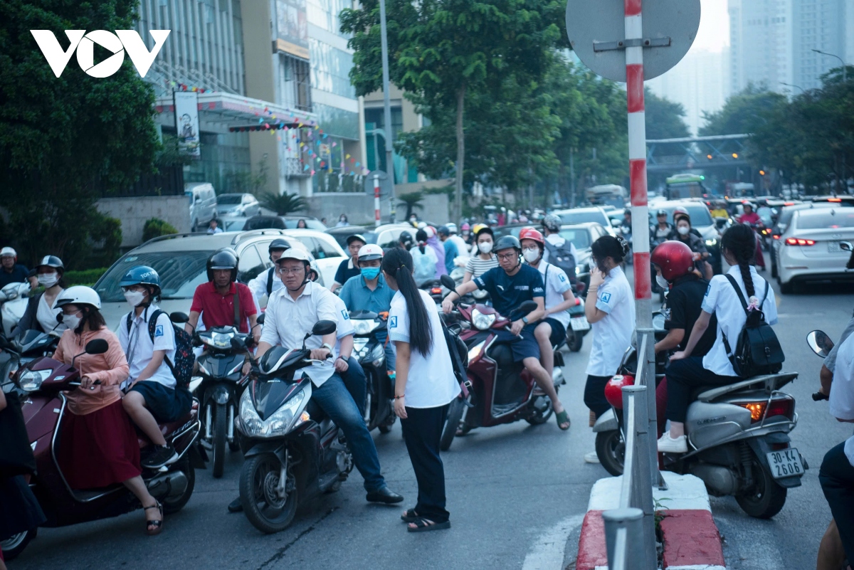 Duong ha noi un tac nghiem trong ngay khai giang hinh anh 2