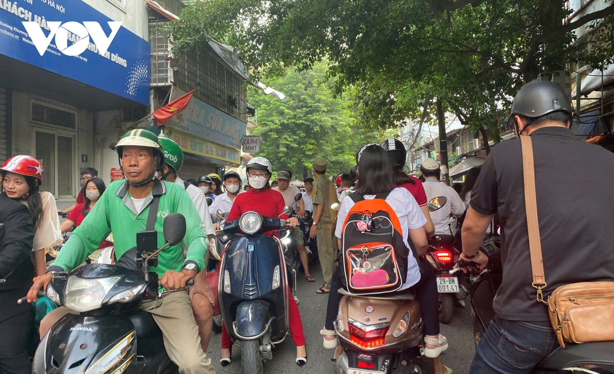 Duong ha noi un tac nghiem trong ngay khai giang hinh anh 20