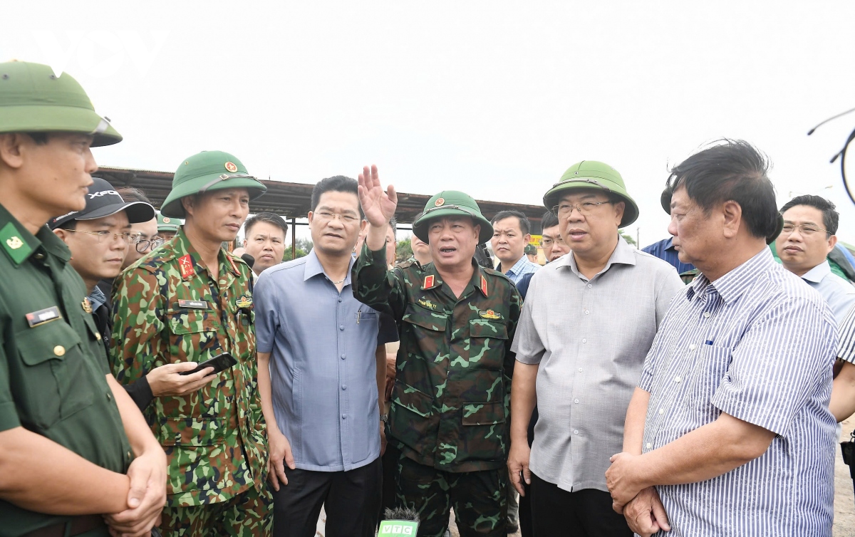 bo truong le minh hoan kiem tra cong tac ung pho bao so 3 o nam Dinh hinh anh 11