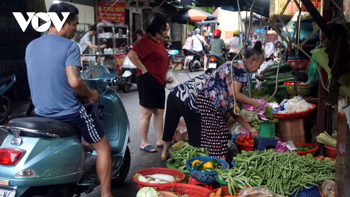 Giá rau củ quả tăng mạnh tại các chợ truyền thống sau bão Yagi