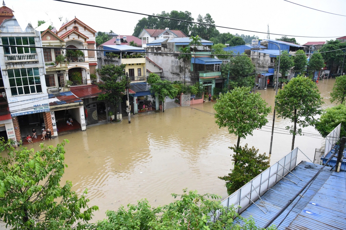 bat luc nhin nuoc lu dang cao chia cat duong tu thai nguyen di bac kan hinh anh 11