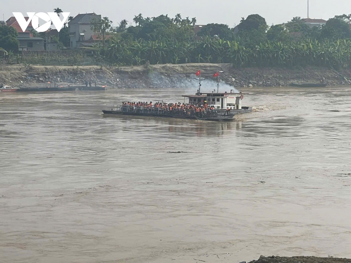 pha quan su phong chau qua tai buoi sang khi nguoi dan di lam, di cho tang dot bien hinh anh 9