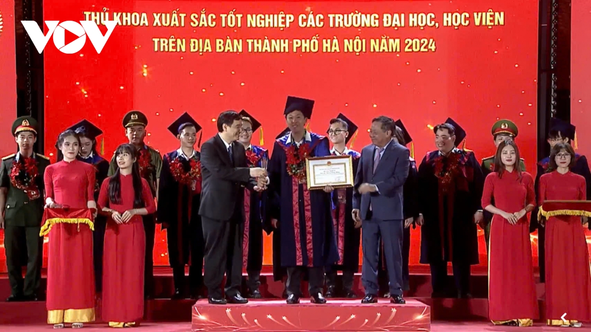 tuyen duong 100 thu khoa xuat sac tot nghiep cac truong Dai hoc, hoc vien nam 2024 hinh anh 2