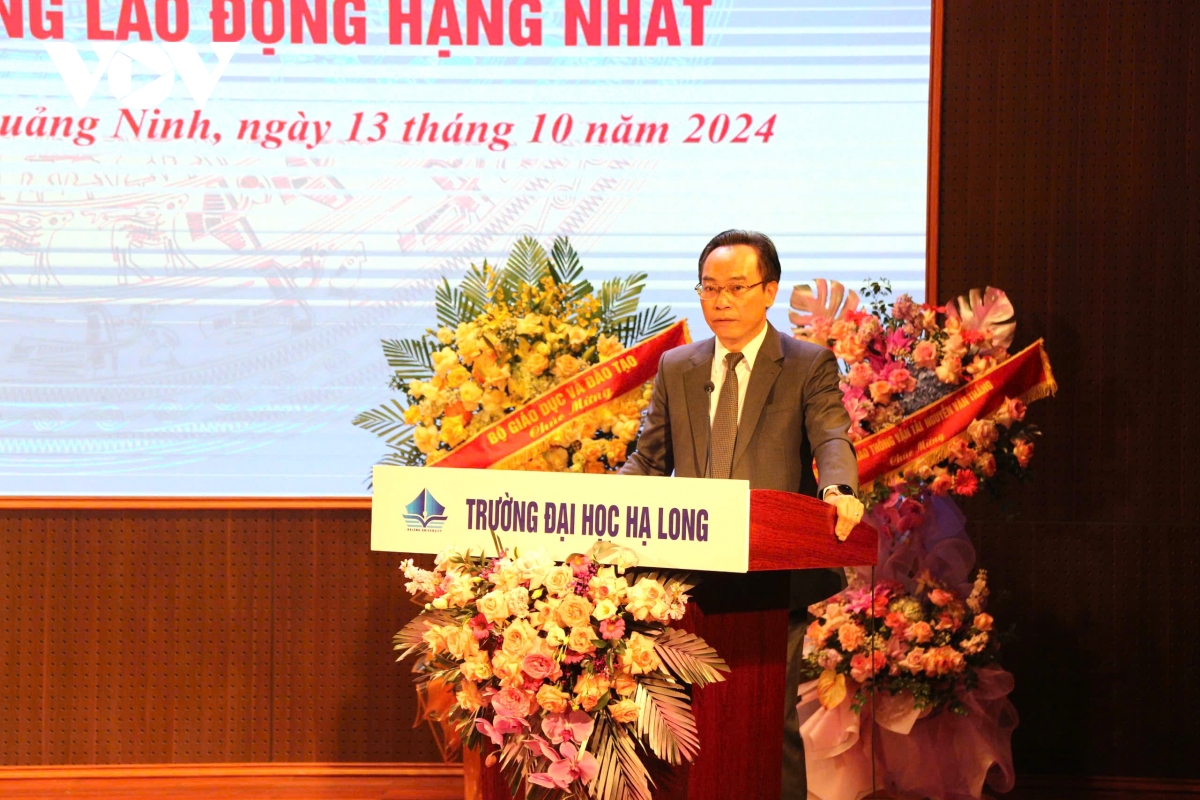 Đại học hạ long đón nhận huân chương lao động hạng nhất hình ảnh 1 Dai hoc ha long don nhan huan chuong lao dong hang nhat hinh anh 1