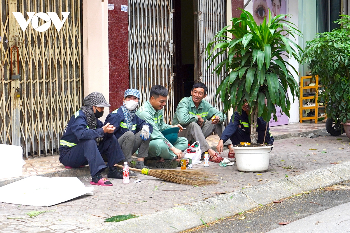 nhiet do giam manh, nguoi ha noi choang kin mit ra duong hinh anh 8