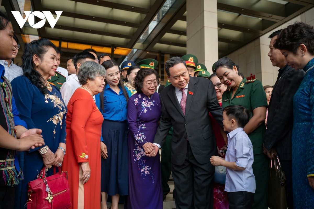 chủ tịch quốc hội gặp mặt các tập thể, cá nhân nhận giải thưởng vừ a dính hình ảnh 5 chu tich quoc hoi gap mat cac tap the, ca nhan nhan giai thuong vu a dinh hinh anh 5
