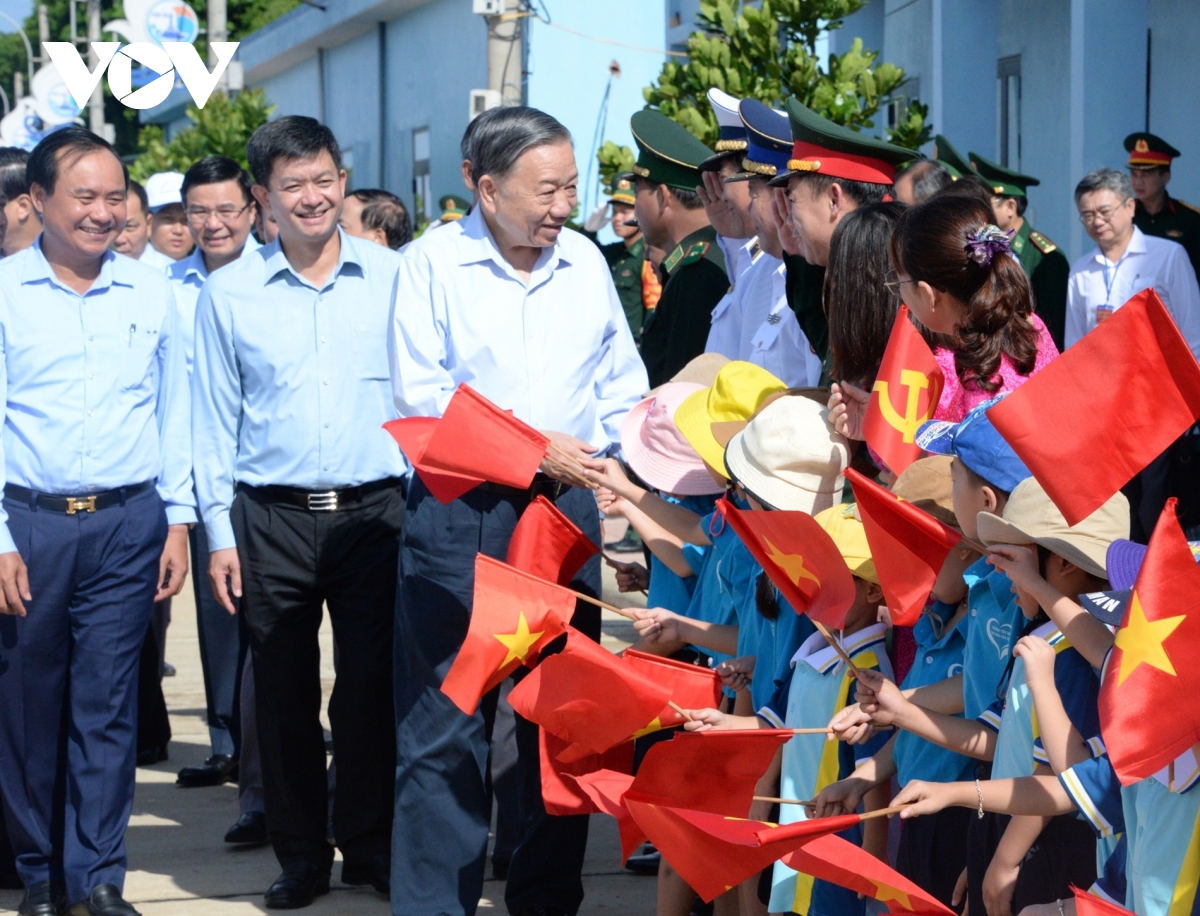 Tổng Bí thư, Chủ tịch nước Tô Lâm: Xây dựng Cồn Cỏ thành khu vực phòng thủ vững chắc