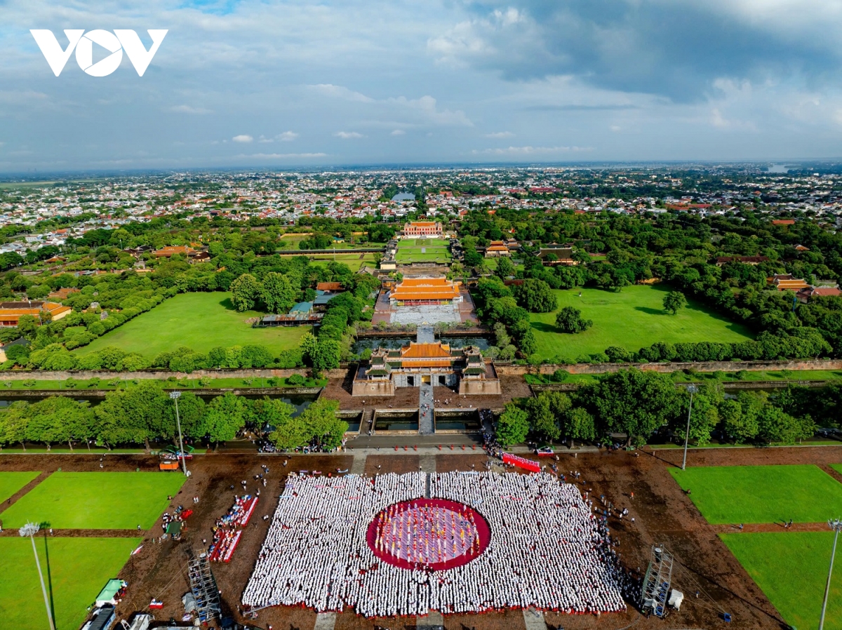 canh tuong chua tung co o ngo mon, hue trong ngay phu Duc vo dich olympia hinh anh 1