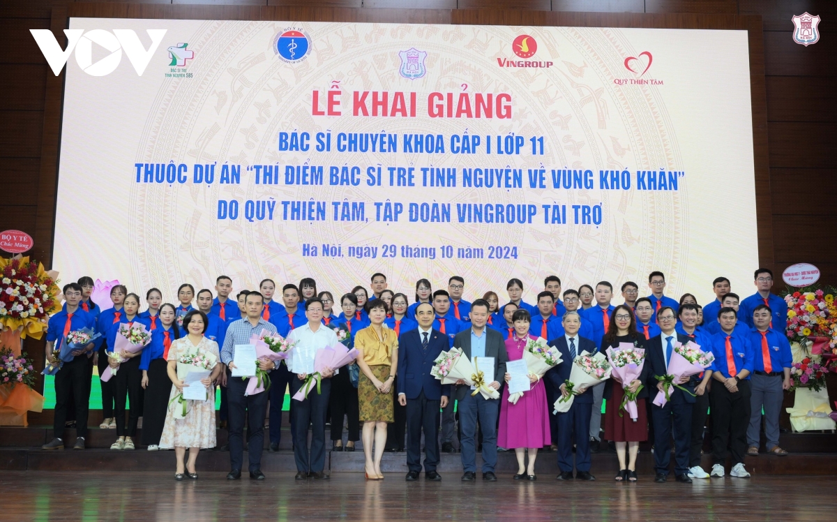 bộ y tế bàn giao 42 bác sĩ trẻ về công tác tại các huyện khó khăn, biên giới hình ảnh 1 bo y te ban giao 42 bac si tre ve cong tac tai cac huyen kho khan, bien gioi hinh anh 1
