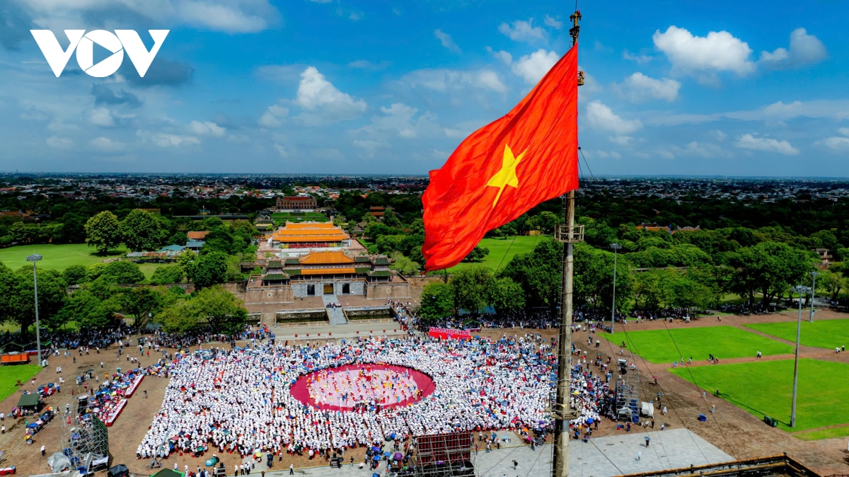 canh tuong chua tung co o ngo mon, hue trong ngay phu Duc vo dich olympia hinh anh 2