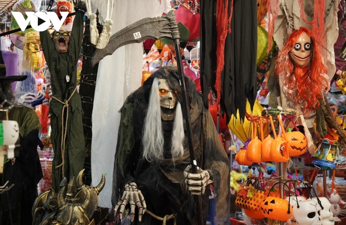 Phố Hàng Mã ngập tràn sắc màu Halloween