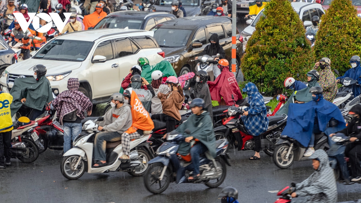 De xuat duong sat nhe lrt di thang tu tphcm den cua khau quoc te moc bai hinh anh 1