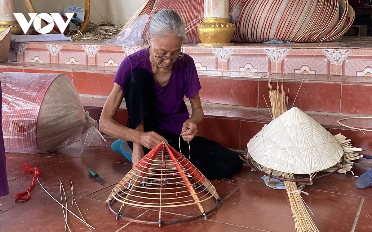 Những người dành trọn tâm huyết với nghề làm nón Mão Cầu, Hưng Yên