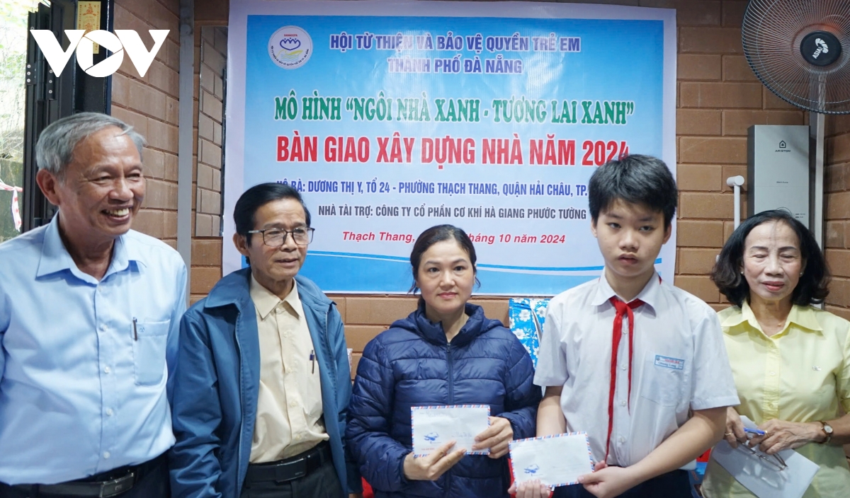 Đà nẵng bàn giao nhà tình thương mô hình mái nhà xanh, tương lai xanh hình ảnh 1 Da nang ban giao nha tinh thuong mo hinh mai nha xanh, tuong lai xanh hinh anh 1