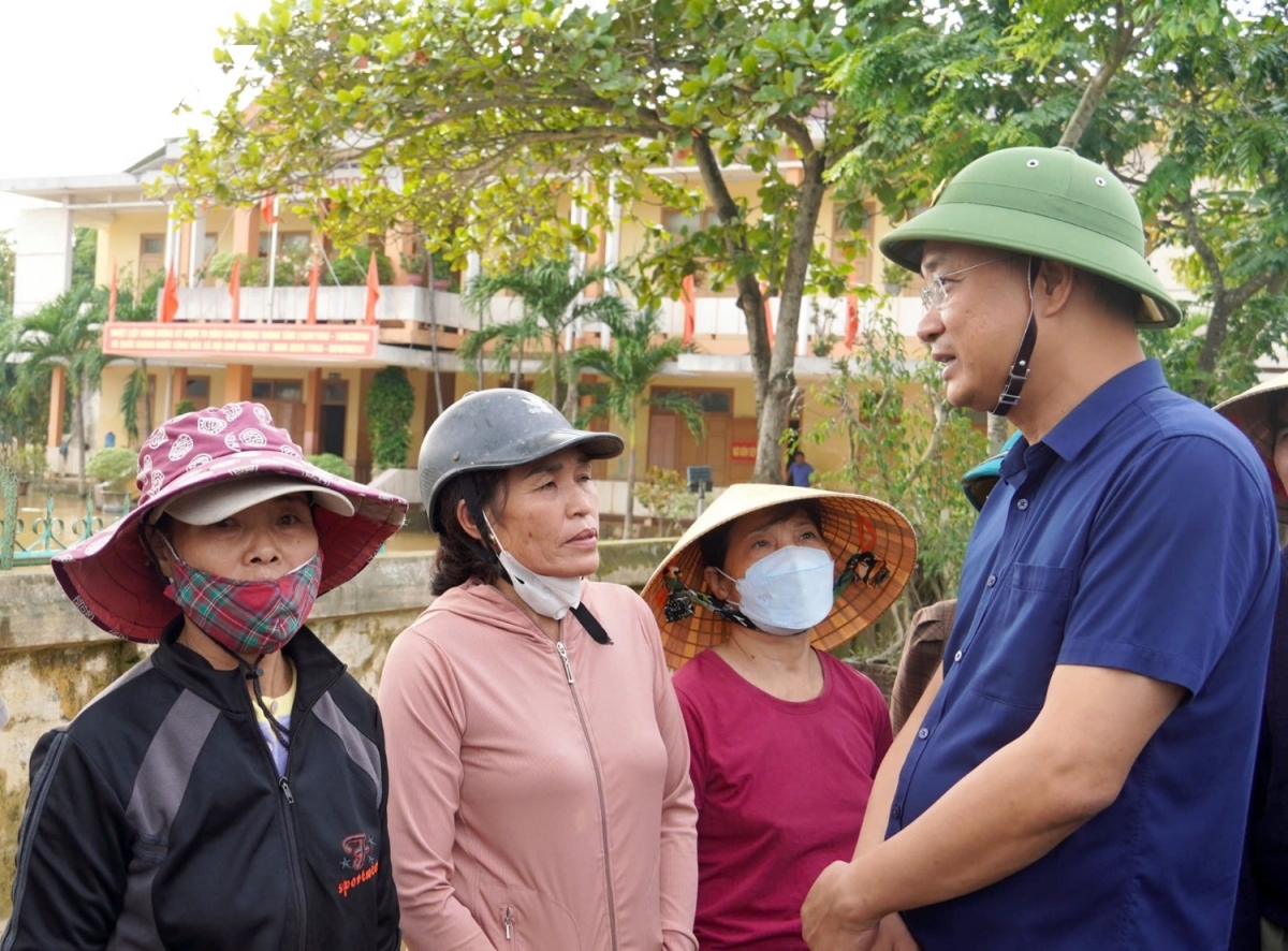 bí thư quảng bình lê ngọc quang kiểm tra tình hình khắc phục hậu quả mưa lũ hình ảnh 2 bi thu quang binh le ngoc quang kiem tra tinh hinh khac phuc hau qua mua lu hinh anh 2