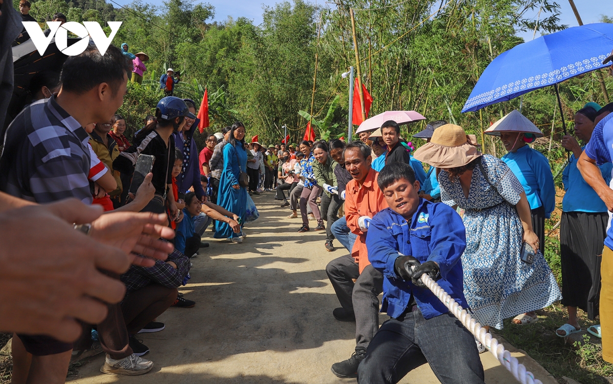 len bien gioi binh lieu quang ninh ngam lua vang, lau trang hinh anh 10