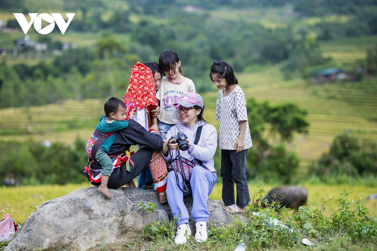 len bien gioi binh lieu quang ninh ngam lua vang, lau trang hinh anh 5