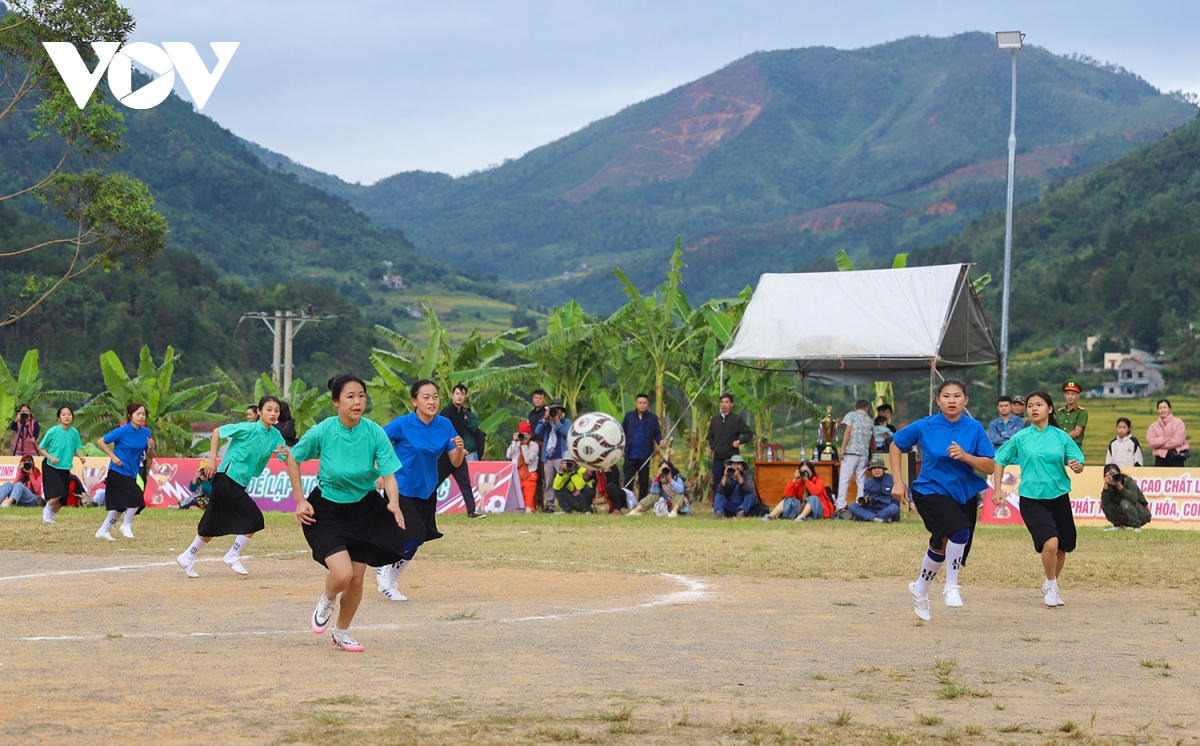 len bien gioi binh lieu quang ninh ngam lua vang, lau trang hinh anh 6