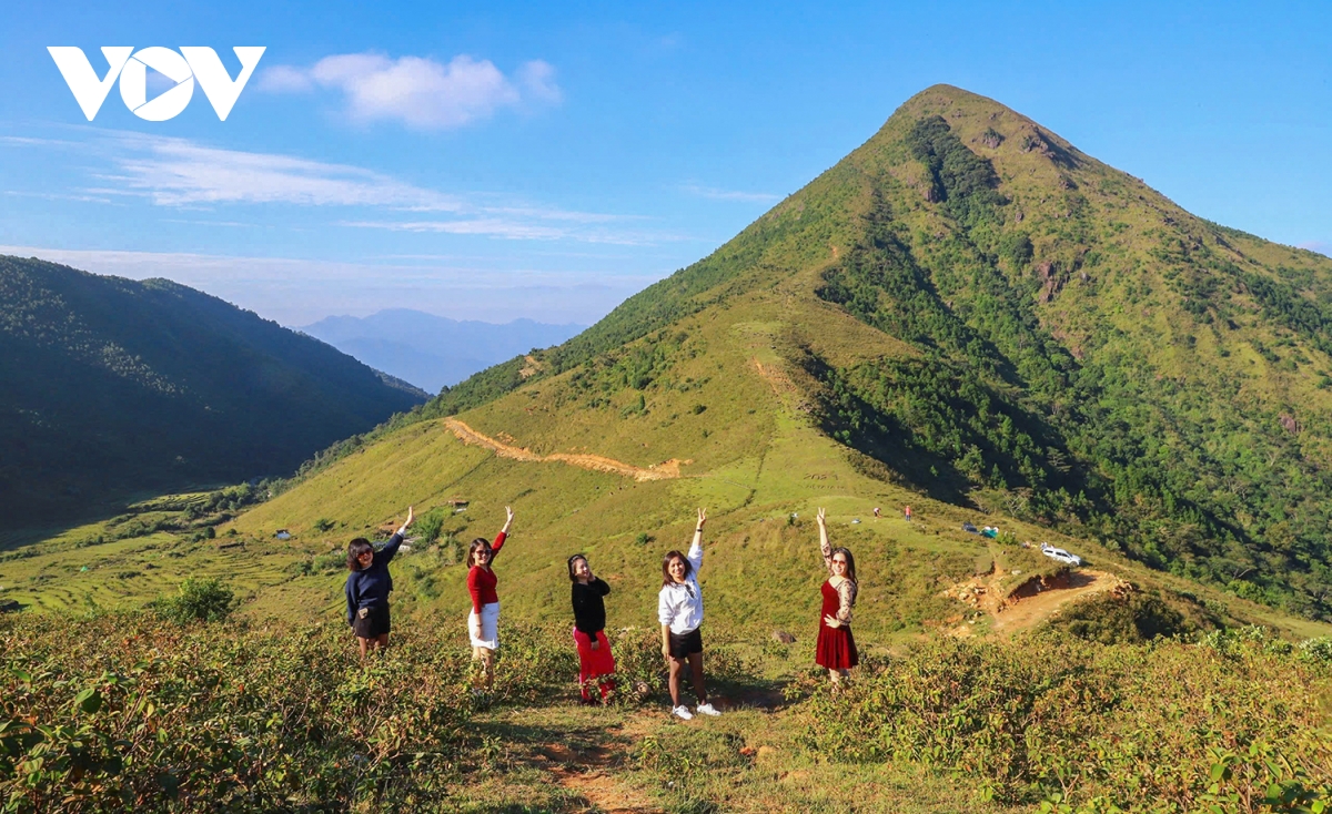 len bien gioi binh lieu quang ninh ngam lua vang, lau trang hinh anh 9