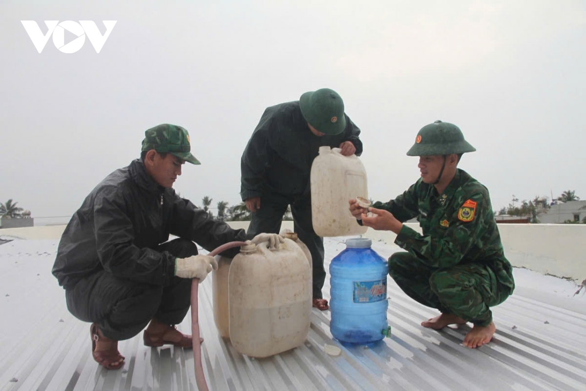 tường nhà nứt, sụt lún, nhiều hộ dân miền núi quảng nam phải sơ tán để tránh bão hình ảnh 6 tuong nha nut, sut lun, nhieu ho dan mien nui quang nam phai so tan de tranh bao hinh anh 6