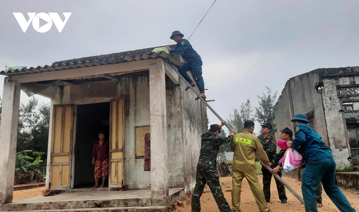 tư lệnh quân khu 5 sẵn sàng hỗ trợ nhân dân miền trung ứng phó bão số 6 hình ảnh 5 tu lenh quan khu 5 san sang ho tro nhan dan mien trung ung pho bao so 6 hinh anh 5
