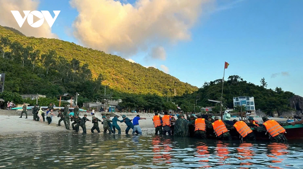 tư lệnh quân khu 5 sẵn sàng hỗ trợ nhân dân miền trung ứng phó bão số 6 hình ảnh 4 tu lenh quan khu 5 san sang ho tro nhan dan mien trung ung pho bao so 6 hinh anh 4
