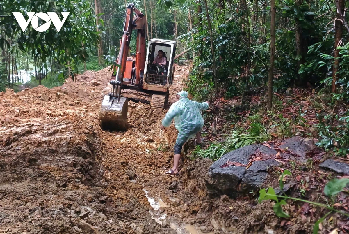 sơ tán hơn 4.400 hộ dân ở quảng nam ra khỏi khu vực nguy hiểm do bão số 6 hình ảnh 2 so tan hon 4.400 ho dan o quang nam ra khoi khu vuc nguy hiem do bao so 6 hinh anh 2