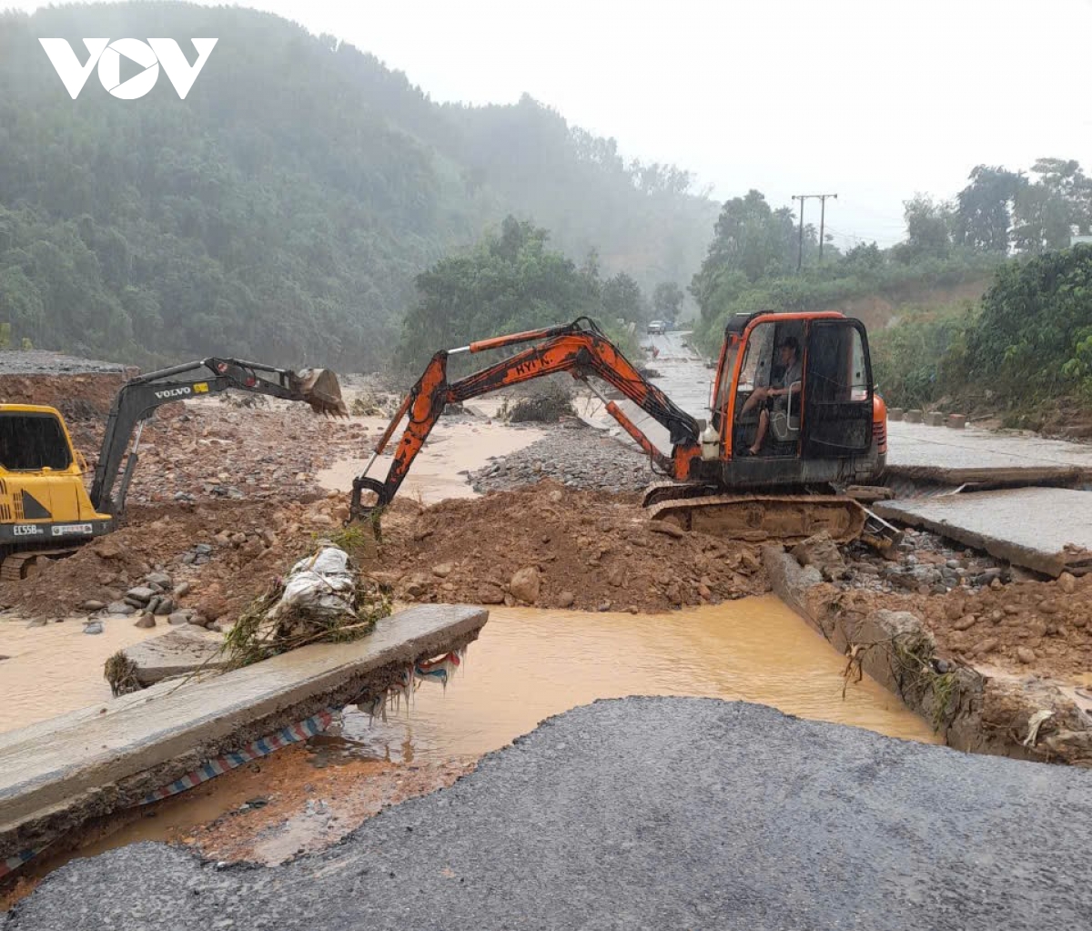 quảng trị khắc phục sạt lở, thông tuyến tỉnh lộ 571 hình ảnh 2 quang tri khac phuc sat lo, thong tuyen tinh lo 571 hinh anh 2