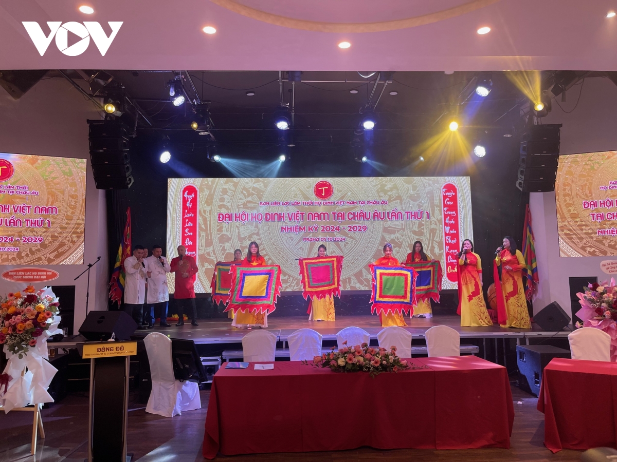 kết nối và giữ gìn giá trị truyền thống các thế hệ dòng họ Đinh tại châu Âu hình ảnh 1 ket noi va giu gin gia tri truyen thong cac the he dong ho Dinh tai chau Au hinh anh 1