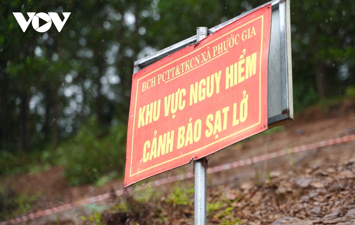 bão số 6 gây mưa to cục bộ ở miền trung, 3 người chết do bất cẩn hình ảnh 9 bao so 6 gay mua to cuc bo o mien trung, 3 nguoi chet do bat can hinh anh 9