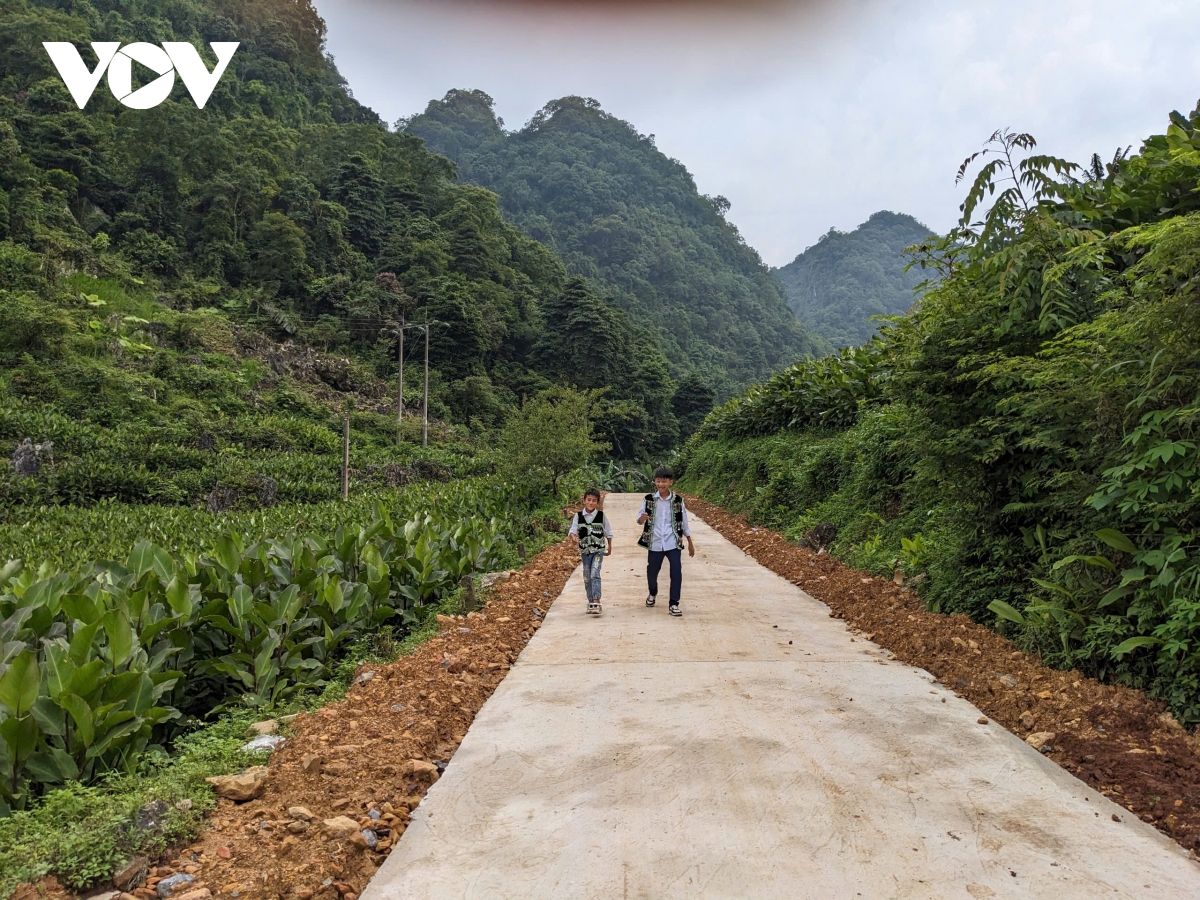 cao bằng từng bước hoàn thiện hệ thống giao thông, nâng cao đời sống người dân hình ảnh 1 cao bang tung buoc hoan thien he thong giao thong, nang cao doi song nguoi dan hinh anh 1